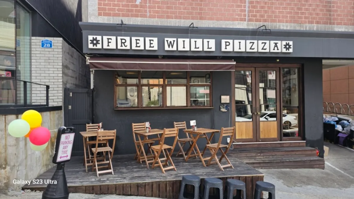 Exterior of Freewill Pizza on Jeonpo Sajitgil