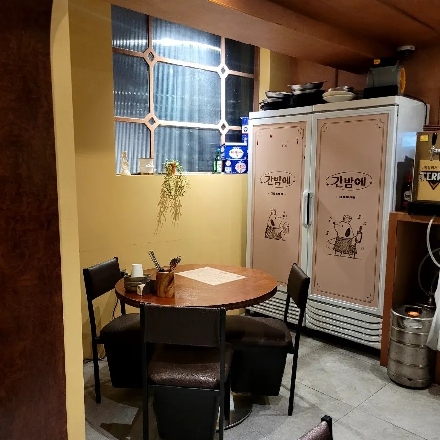 고풍스런 분위기의 간밤에 내부