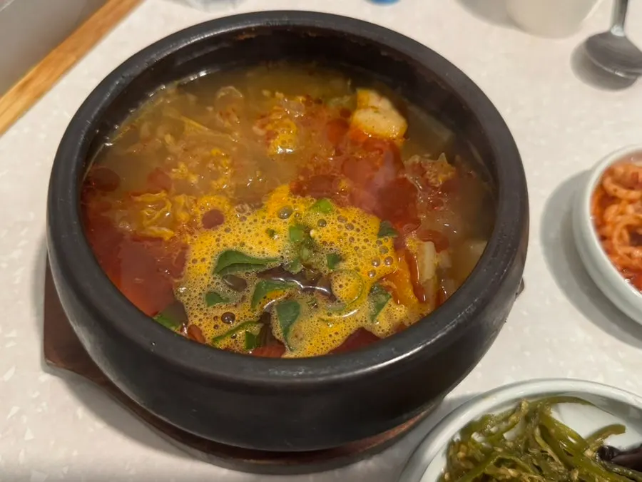 정갈하게 차려진 기본찬 한 상