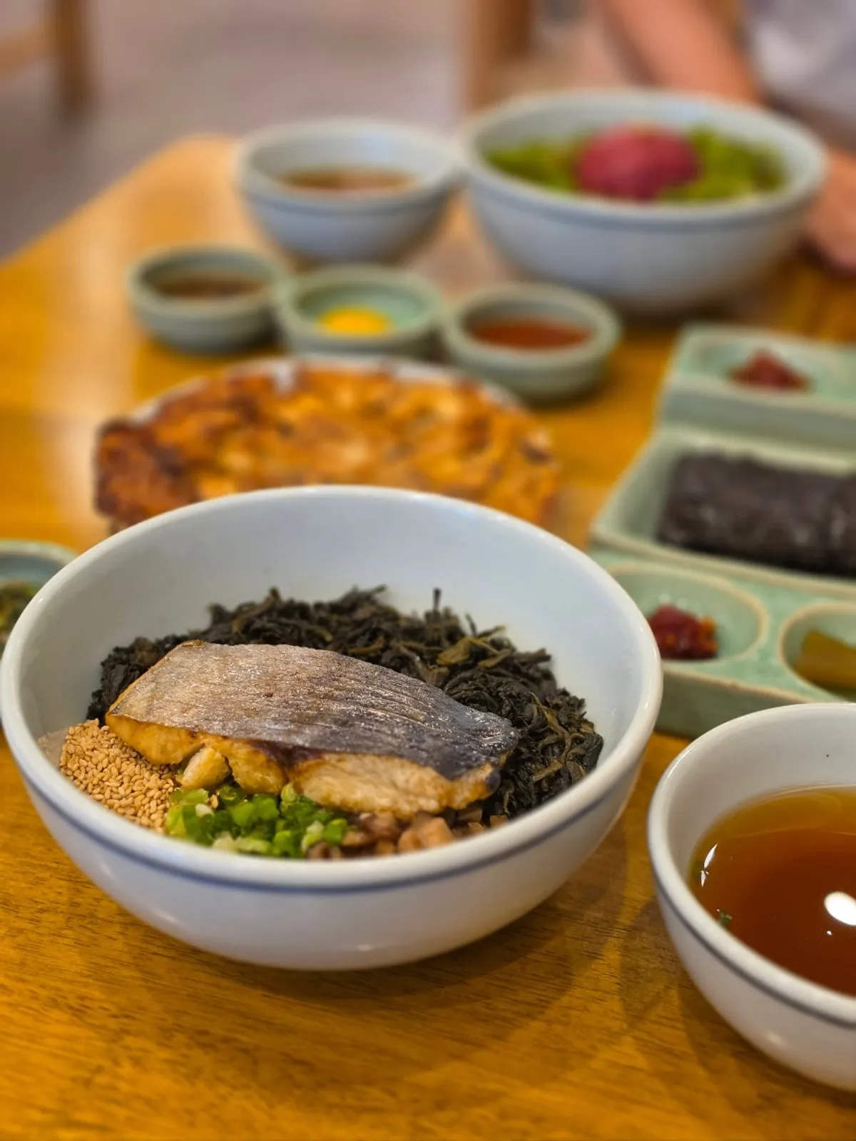 삼치곤드레밥과 육회비빔밥 한상차림