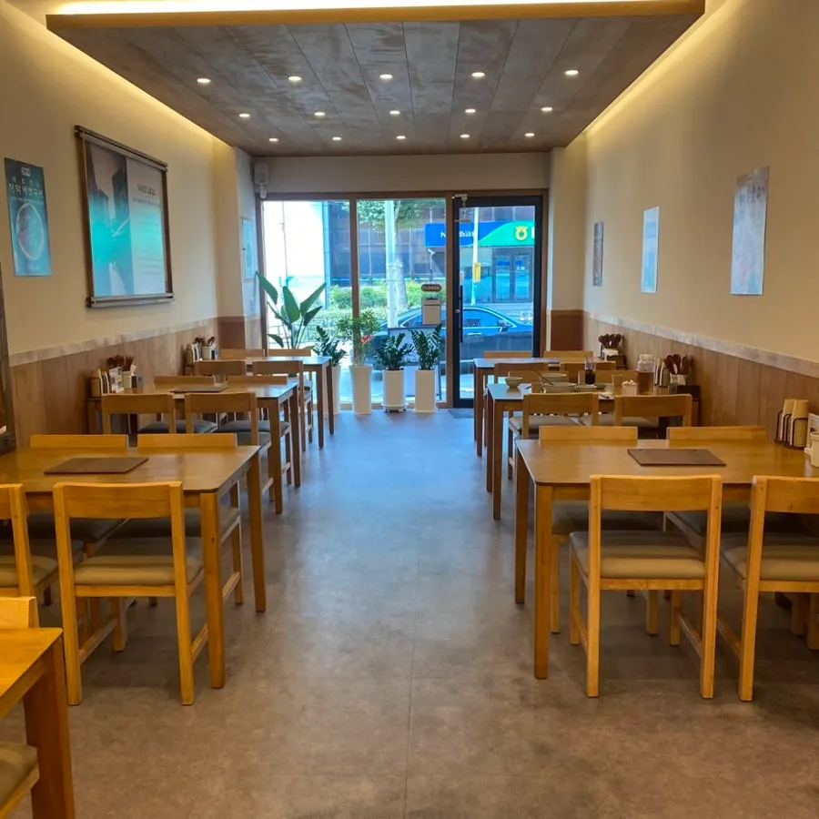 향택 전포점 입구 주변 모습