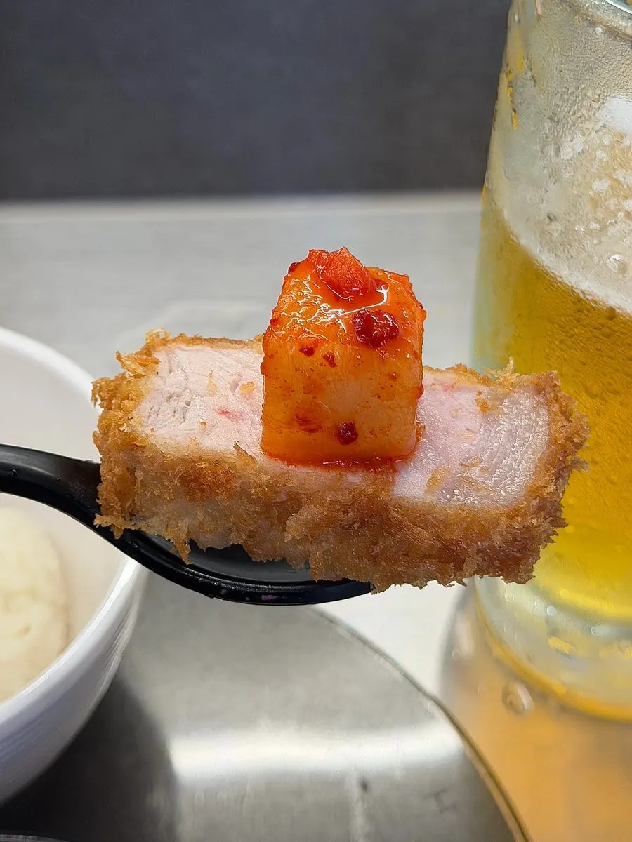 돈카츠와 곁들임 반찬