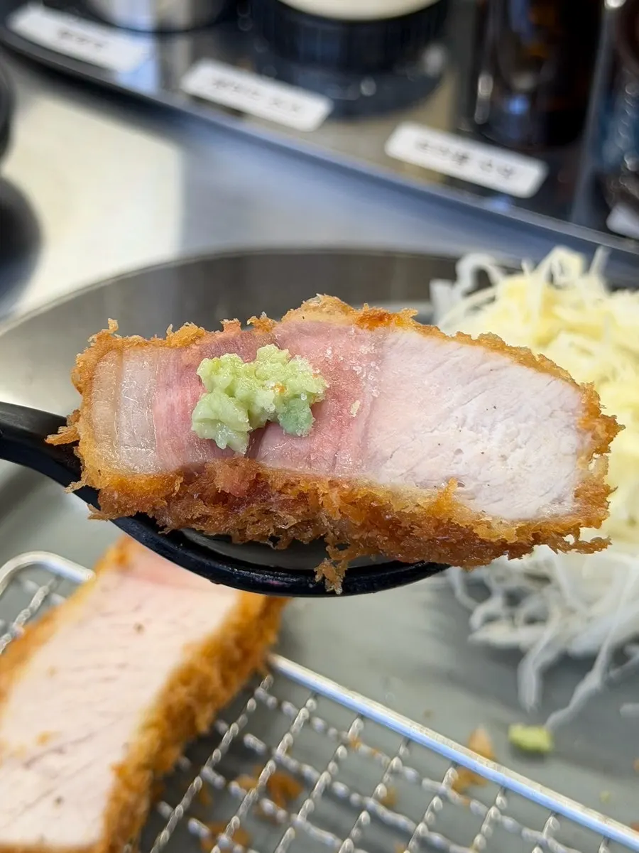 상로스카츠 식사 장면