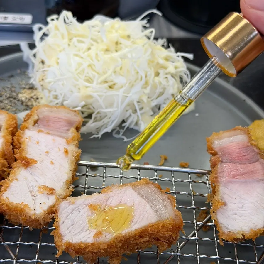식사 중인 돈카츠