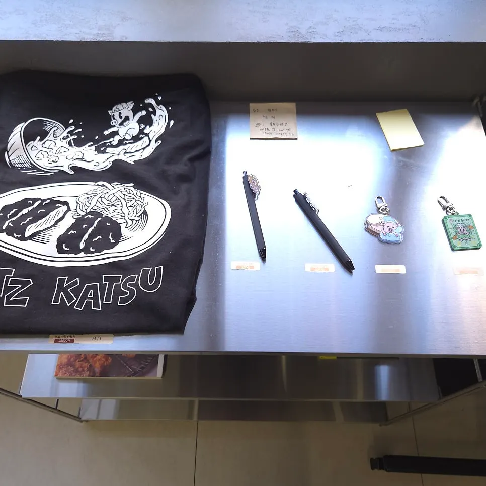 Small stickers stuck on the table shelf