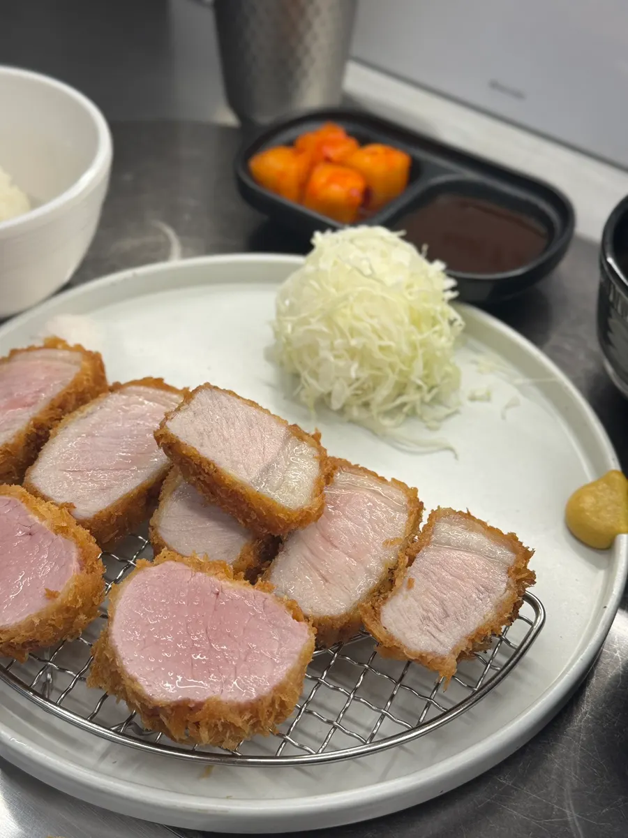 제주 흑돈 모둠카츠 한 접시