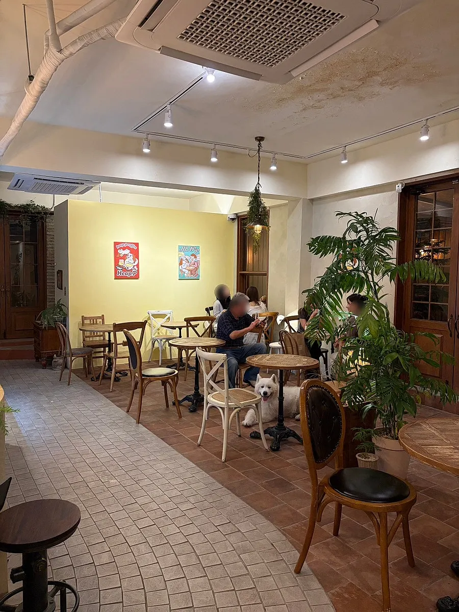 Hippy's bar table and regular seating
