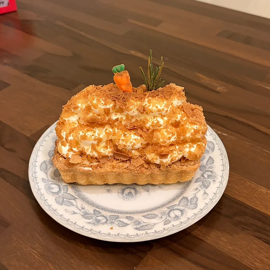 Carrot cream pie topped with cinnamon powder