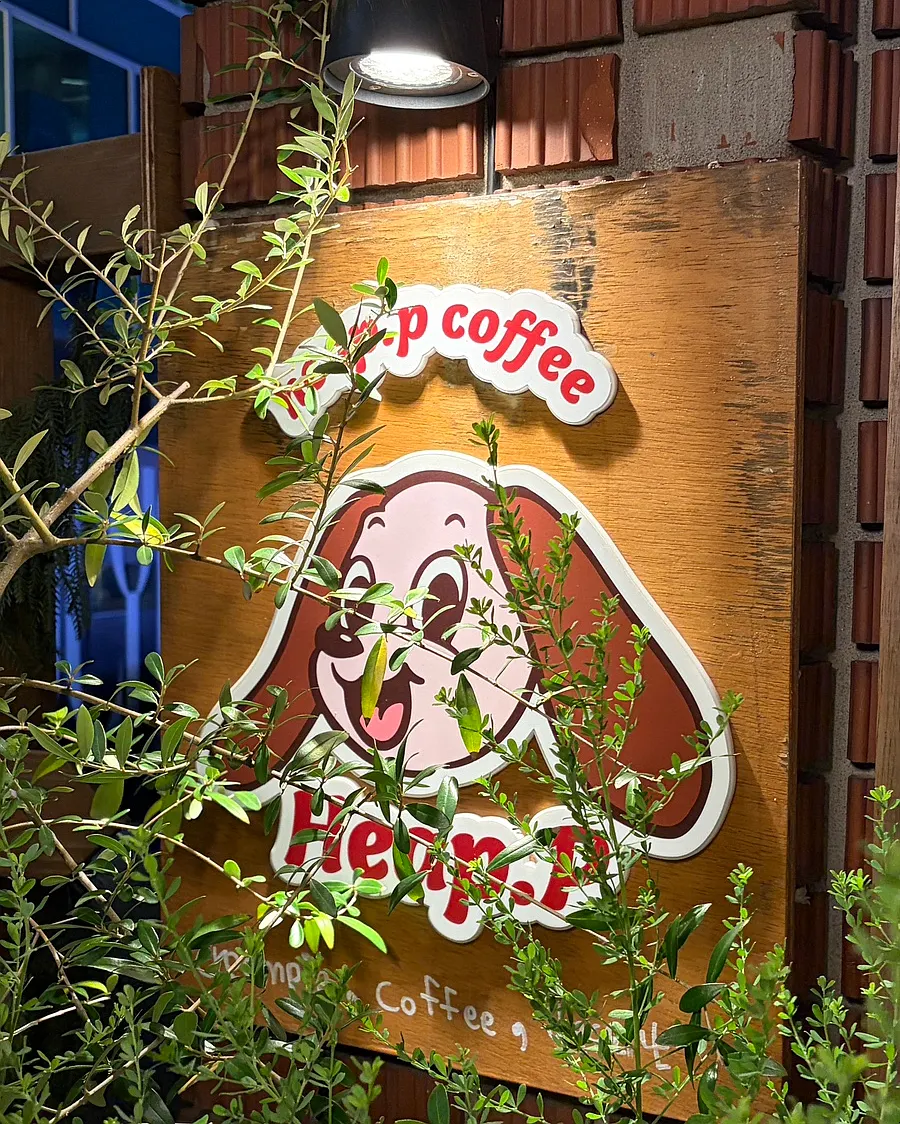 Hippy's cozy interior and desserts