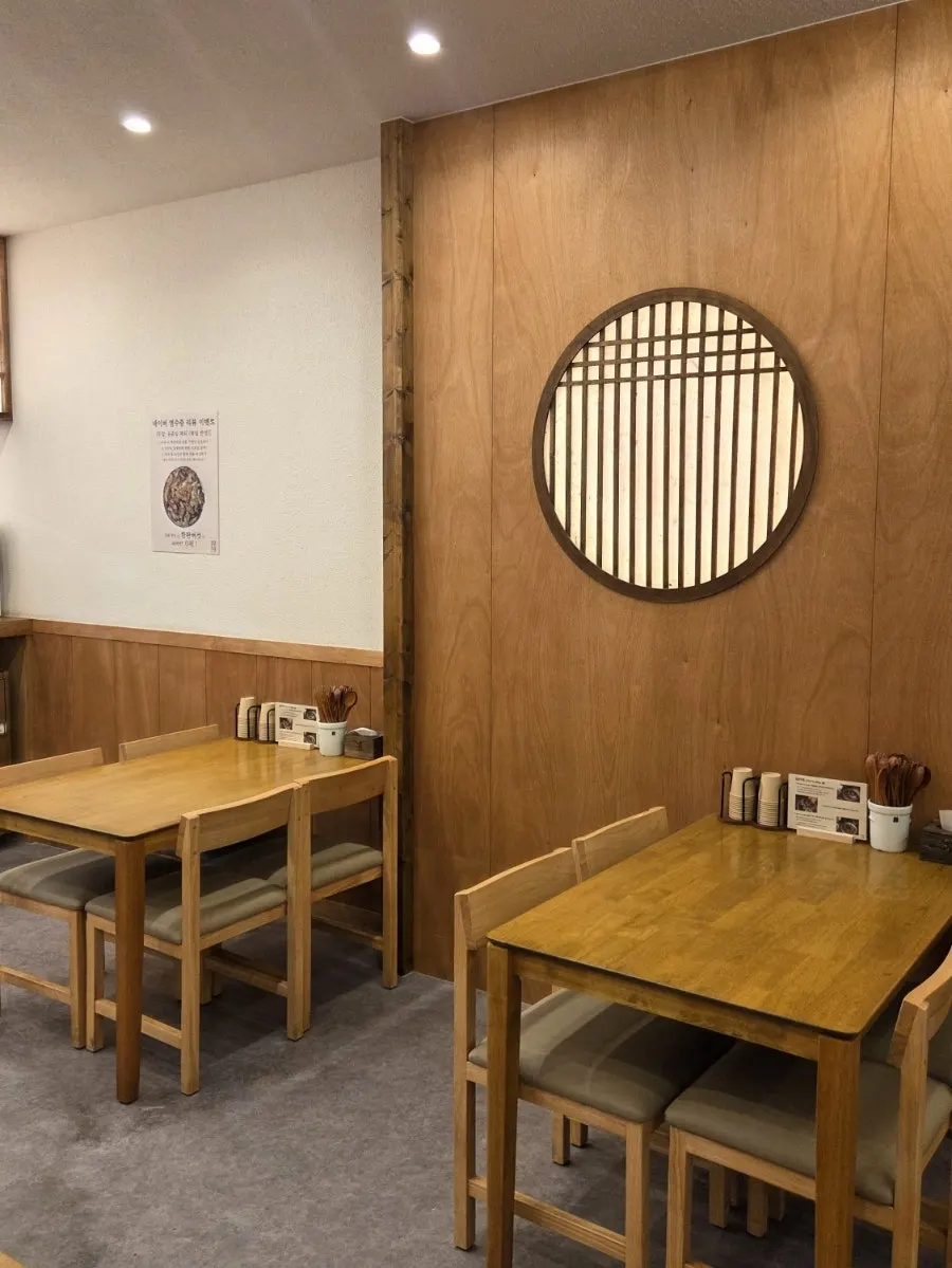 Hyangtaek restaurant in a Jeonpo-dong alley