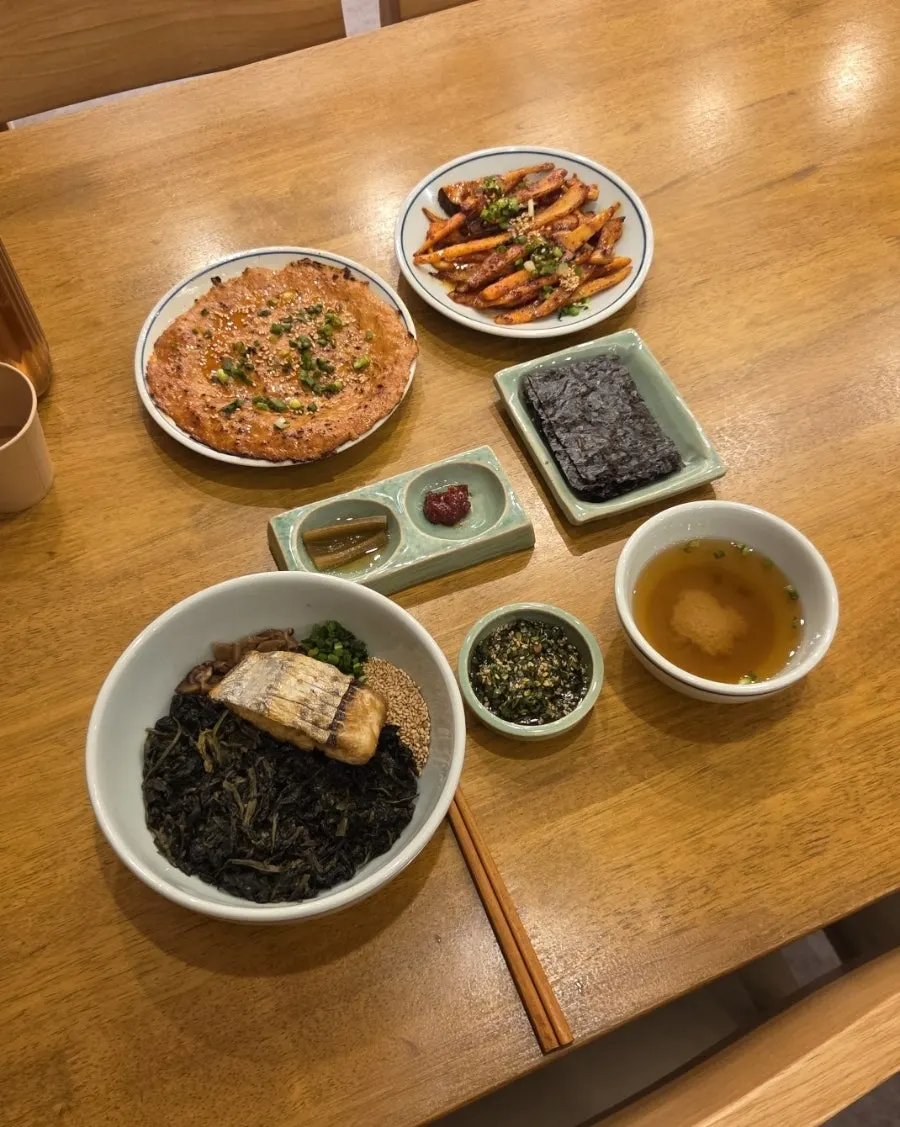 Light broth, gim, and chive soy sauce side dishes