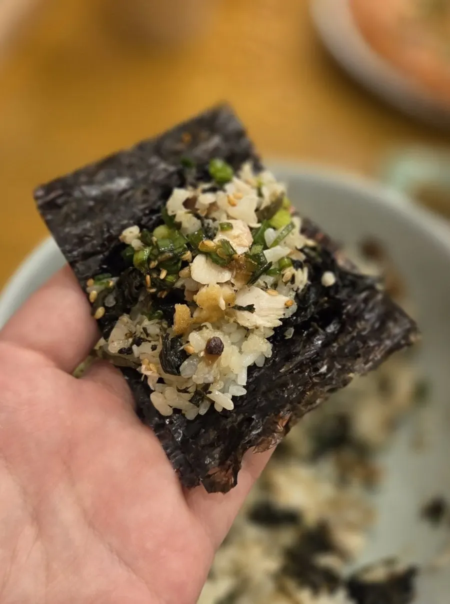 Full grilled mackerel gondre rice spread