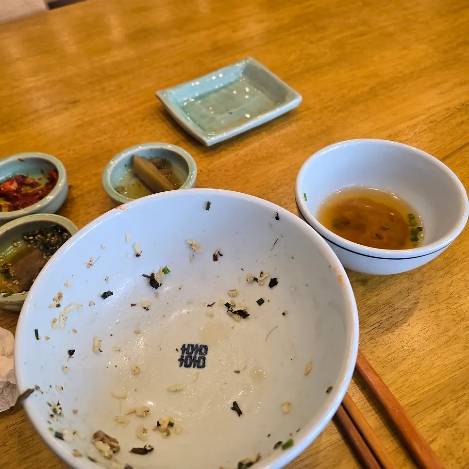 곱창김과 비빔젓갈로 싸 먹는 삼치곤드레밥