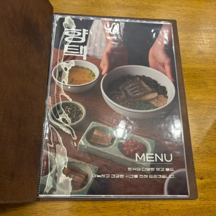 거의 만석인 매장 내부
