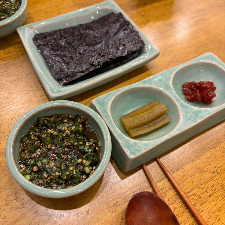 육회비빔밥 양념장과 노른자