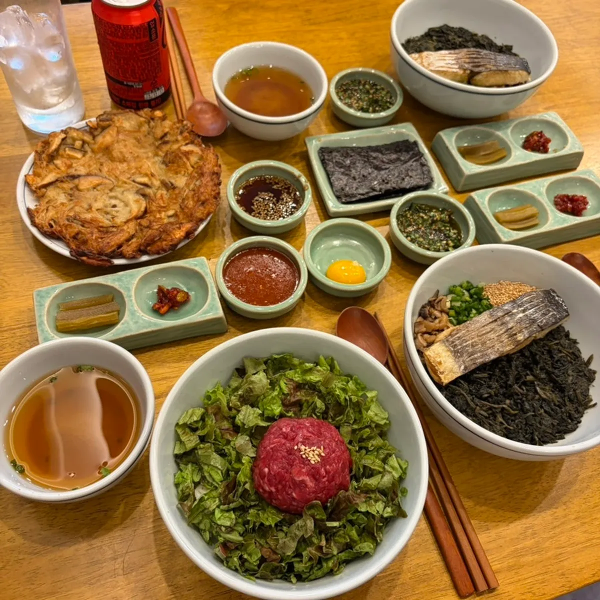 삼치곤드레밥과 육회비빔밥 한상