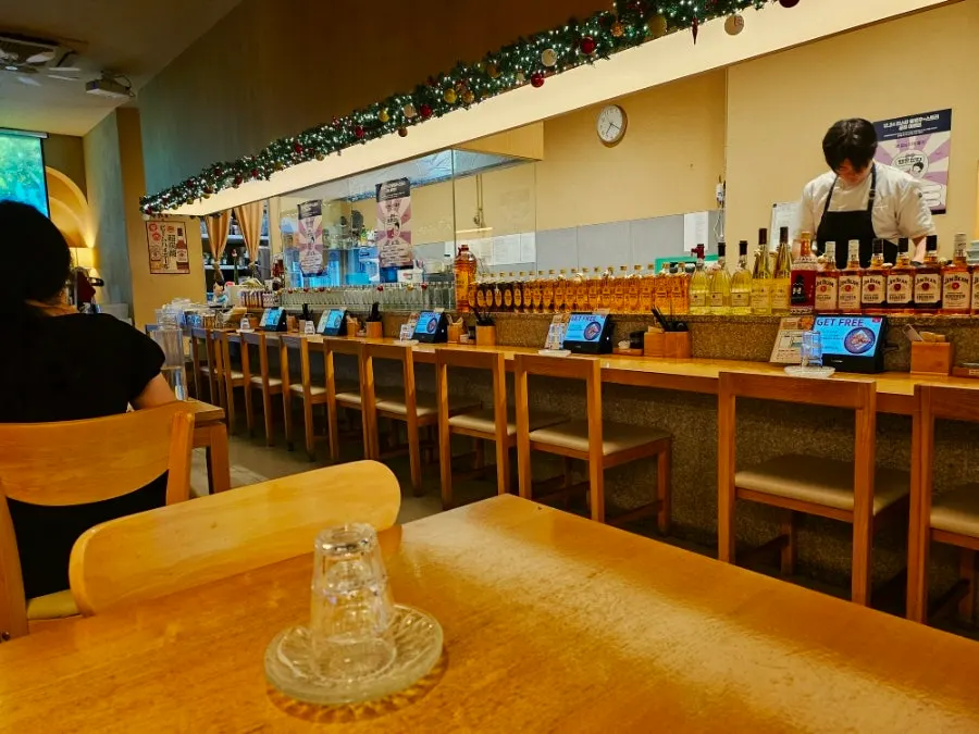 Quiet seating area at the Jeonpo izakaya
