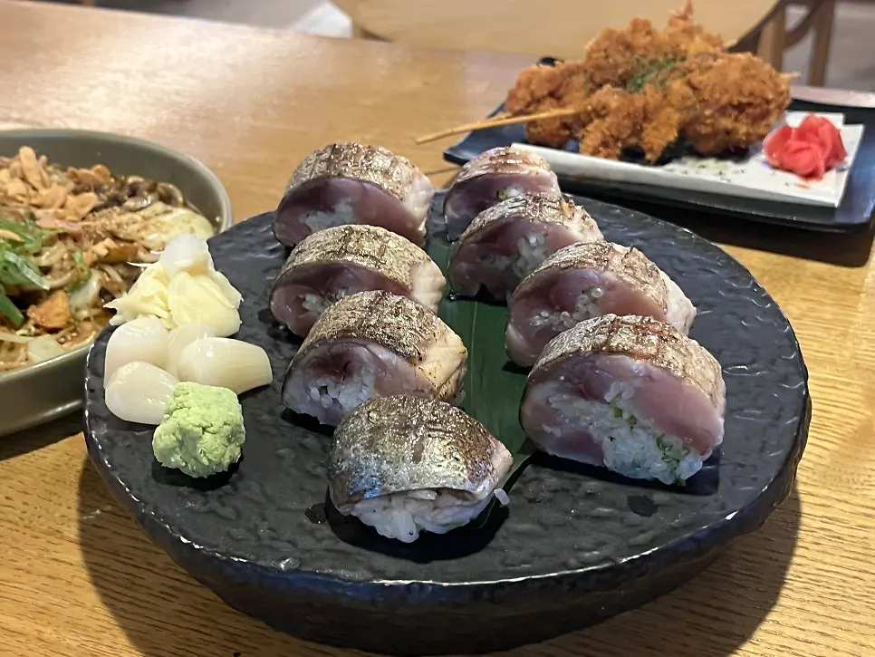Eight pieces of mackerel pressed sushi at 12.24 Seomyeon Branch