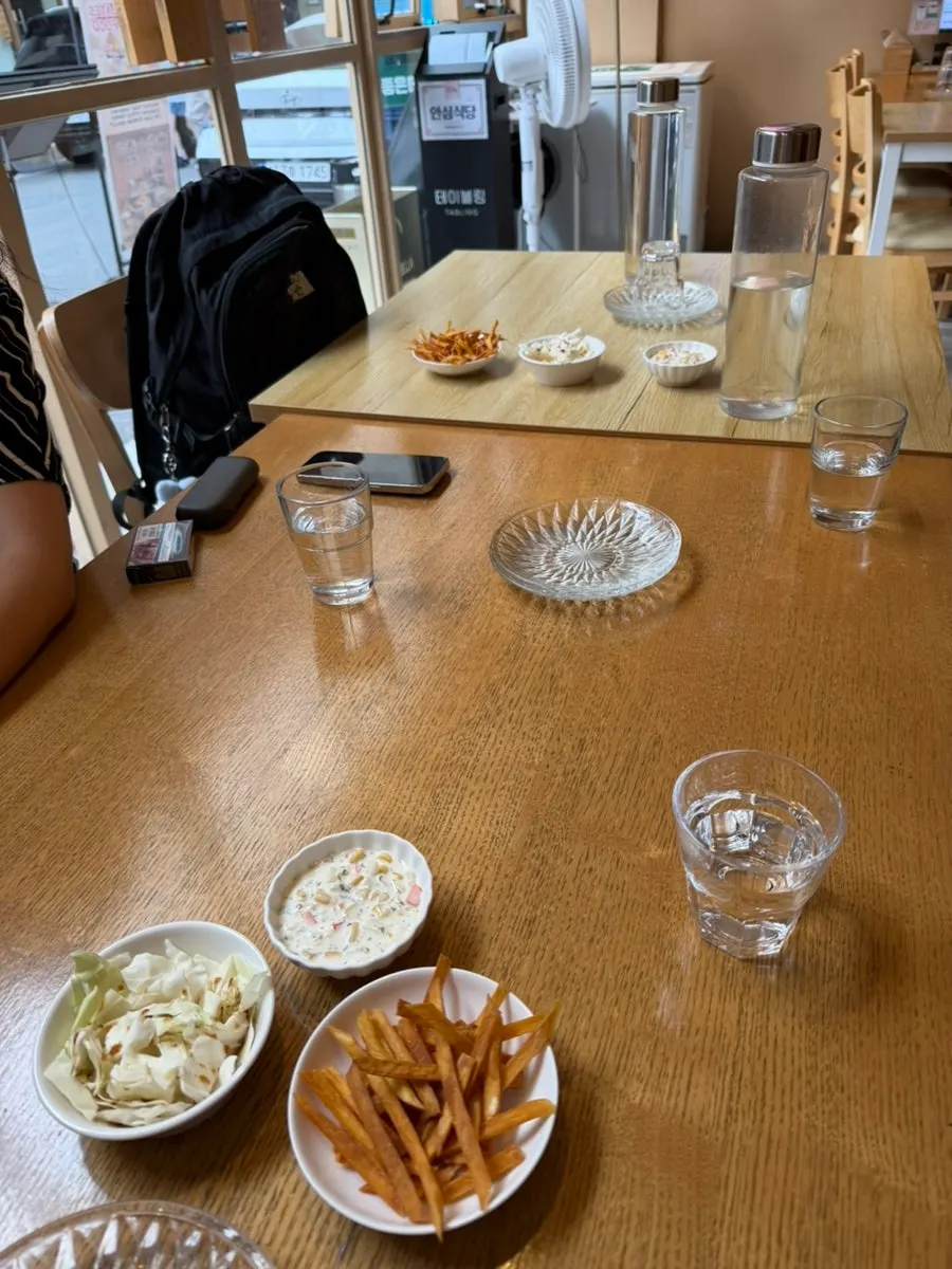 Basic side dishes of corn salad and cabbage