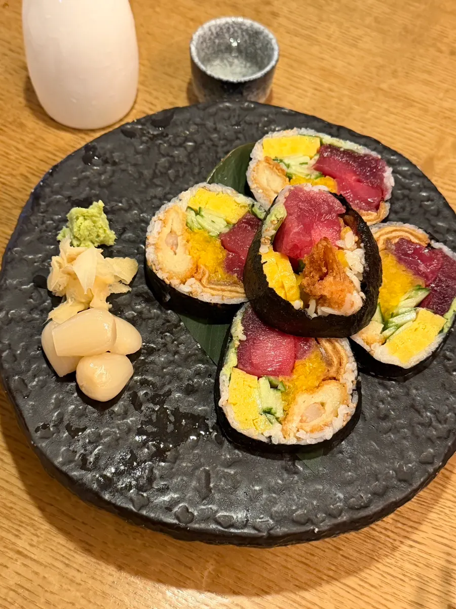 Various kinds of kushikatsu arranged together