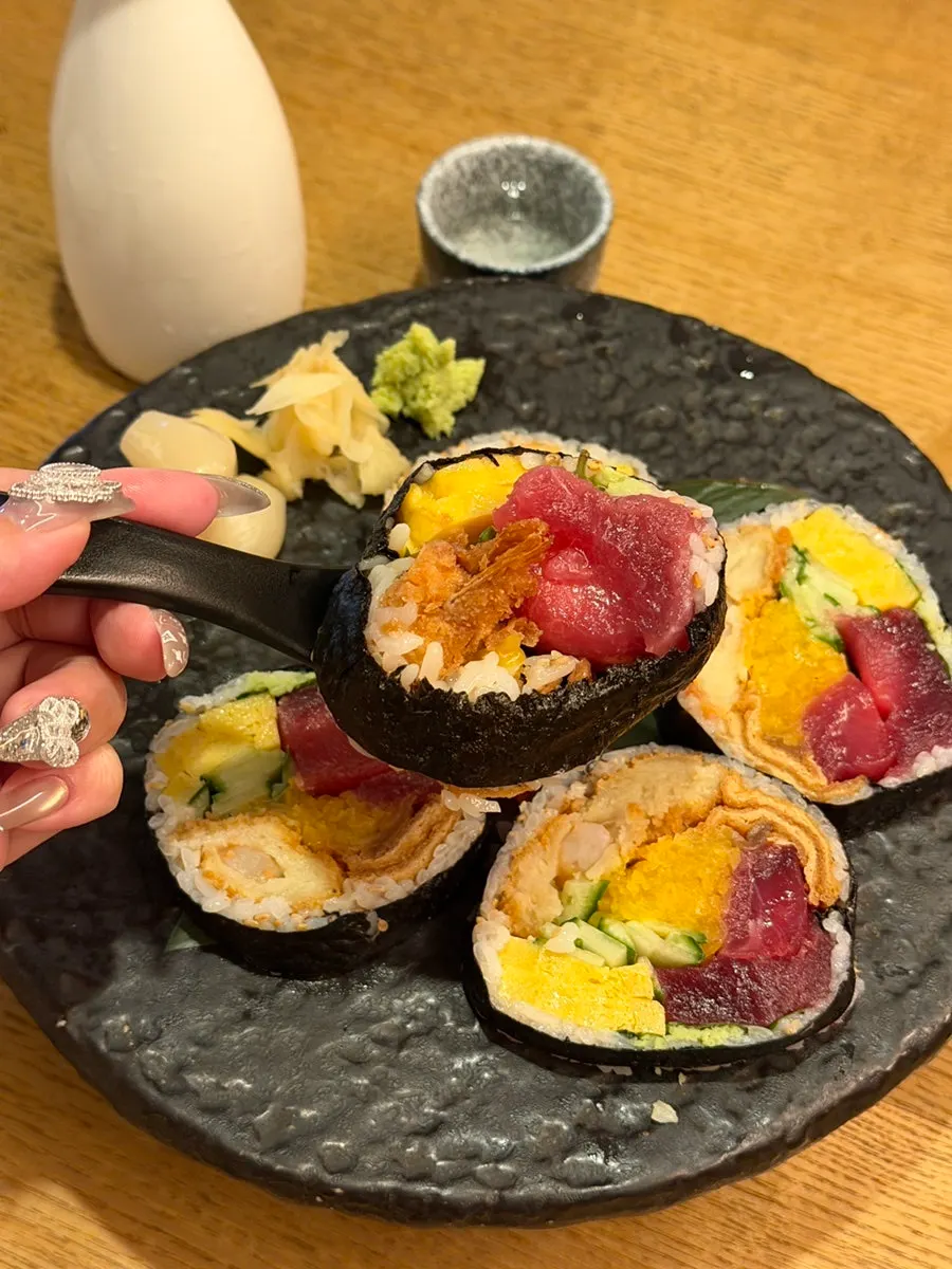Tuna futomaki served as 5 pieces