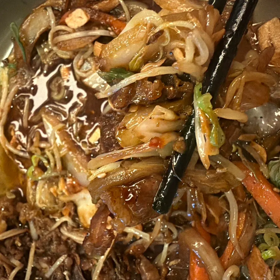 먹다 남은 숙주우삼겹 접시