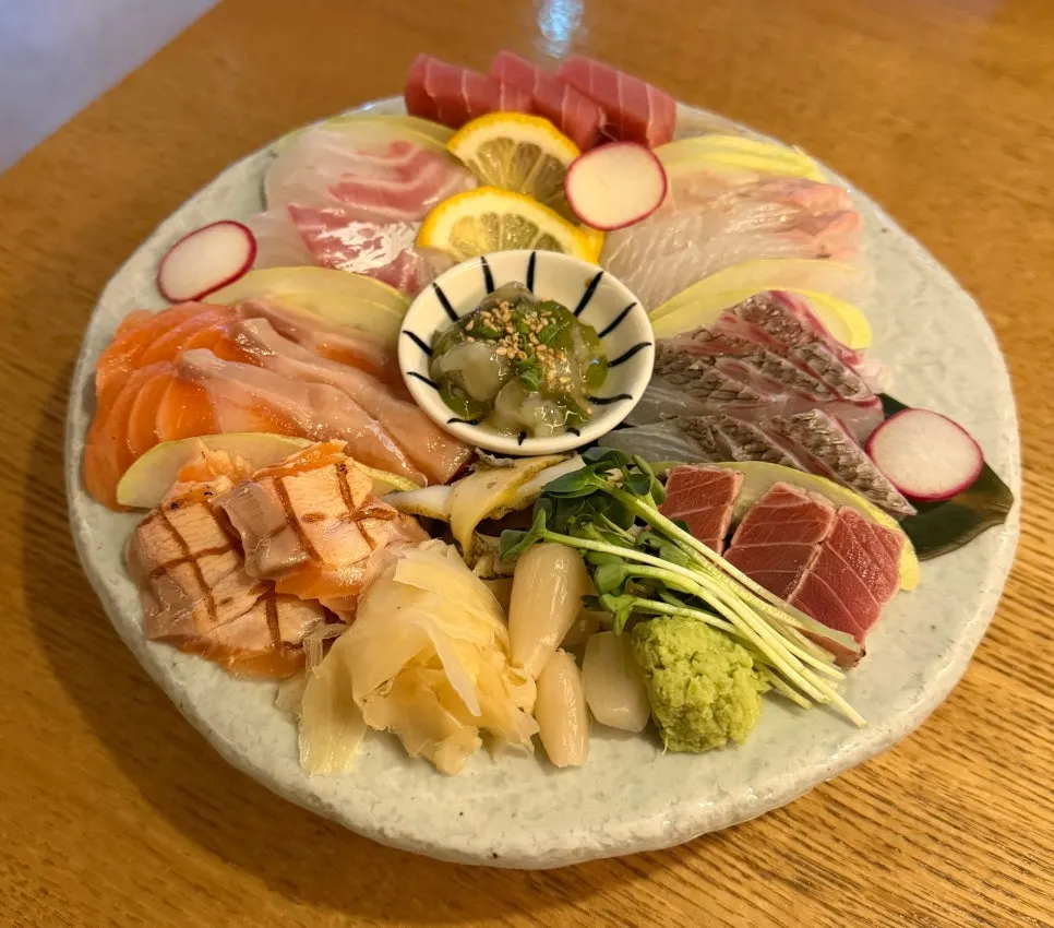 2인 사시미 한 접시 전체 구성