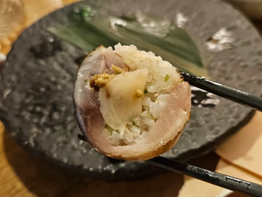 Cross-section of mackerel bong-sushi showing less rice