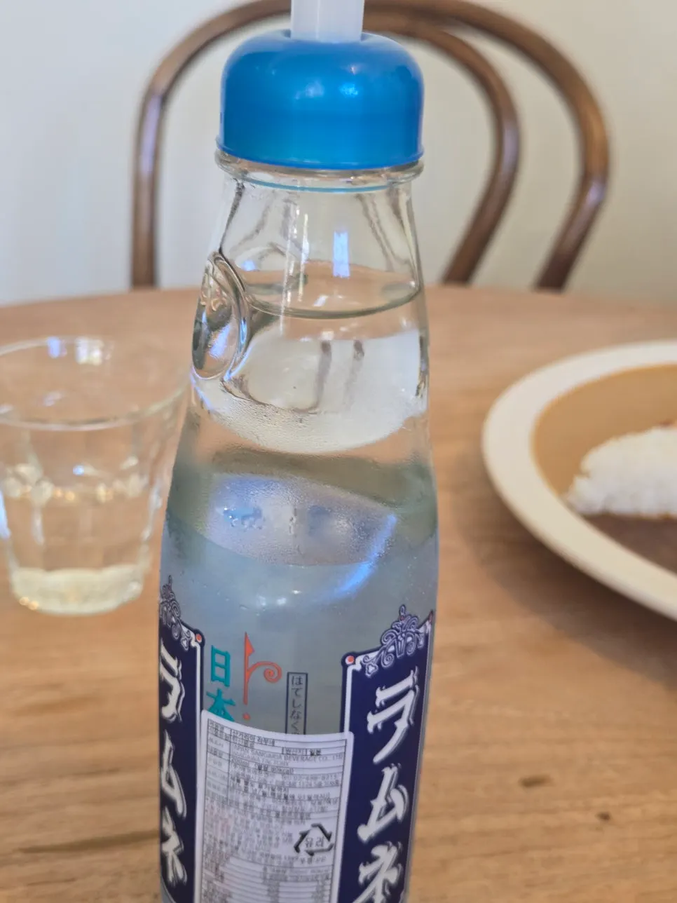 식사와 함께 마신 라무네 병