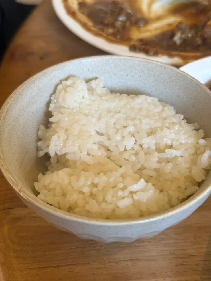 리필 가능한 밥과 카레