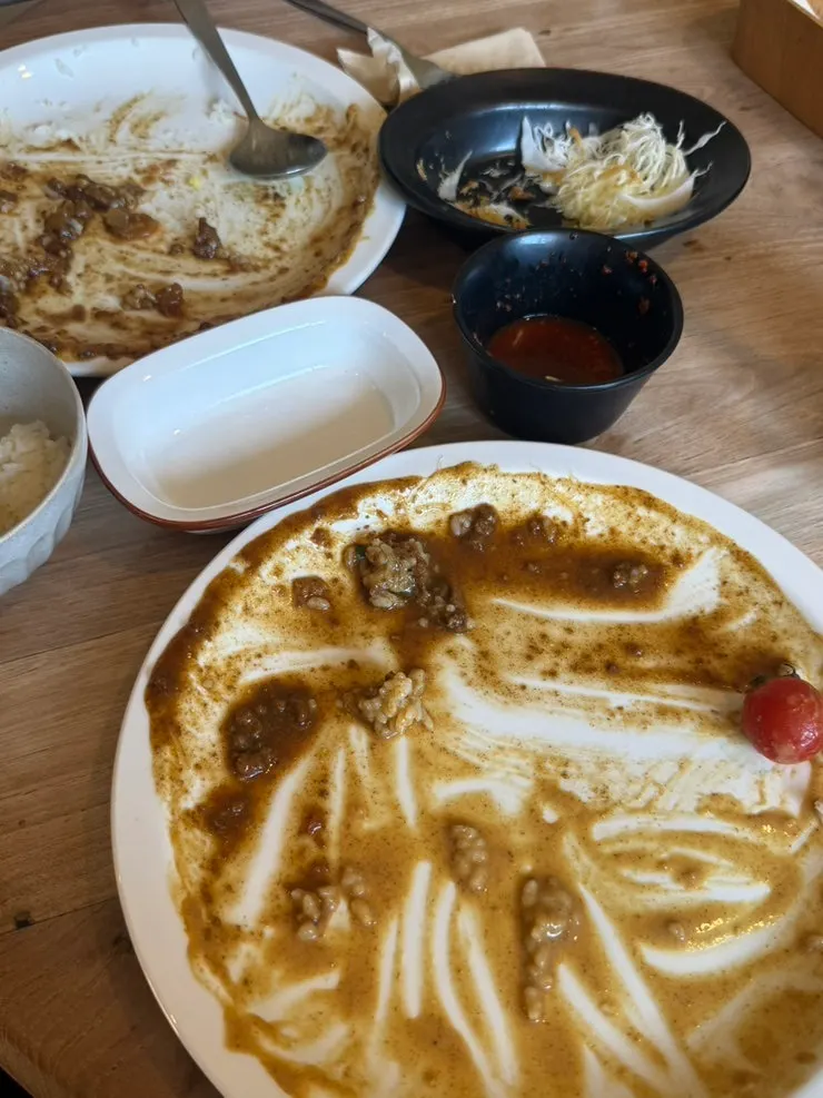 싹 비운 카레 접시