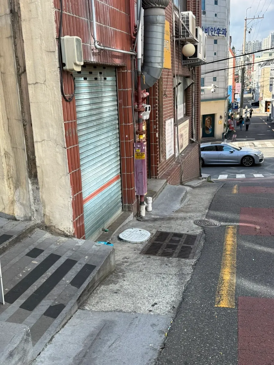 View of the small alley near Jeonpo Station