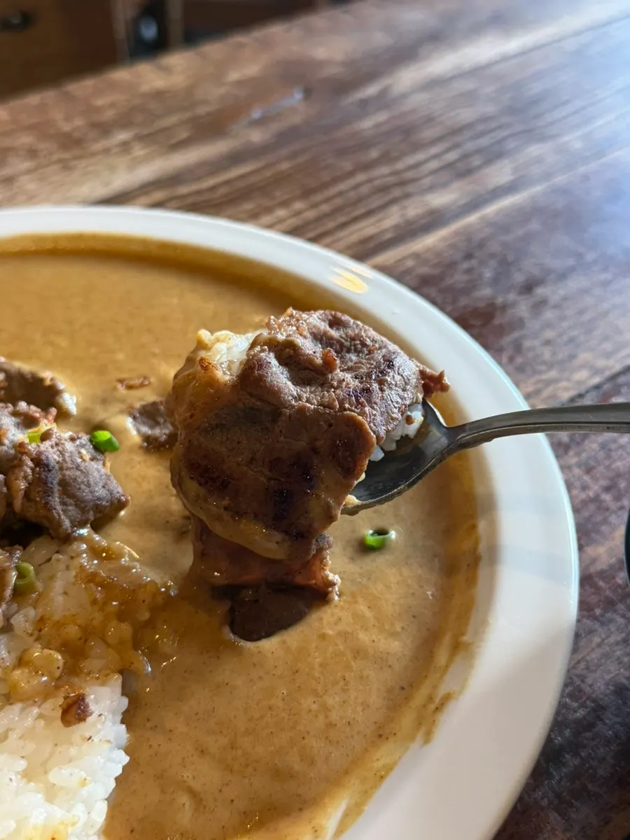 Beef brisket cream curry topped with brisket at Sarugak20