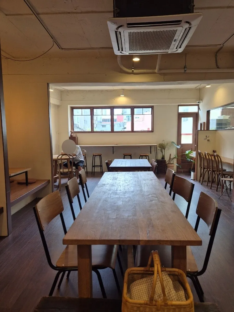 A view of Sarugak20's warm, cozy seating area