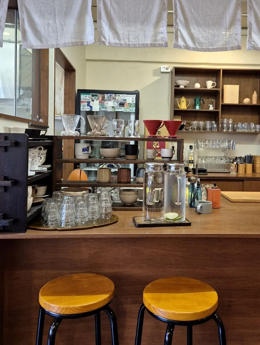 Self-serve cold water and glasses