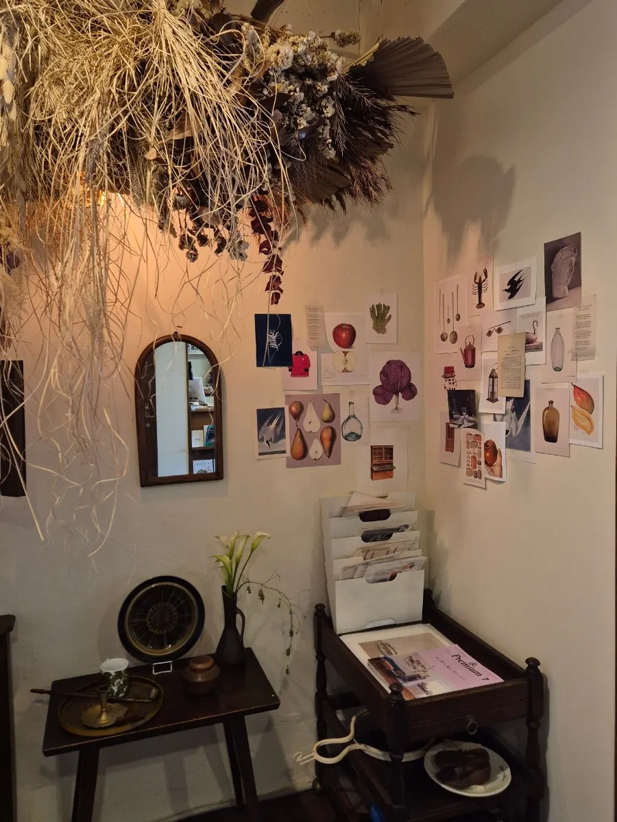 A radio and chair displayed as decor in the restaurant