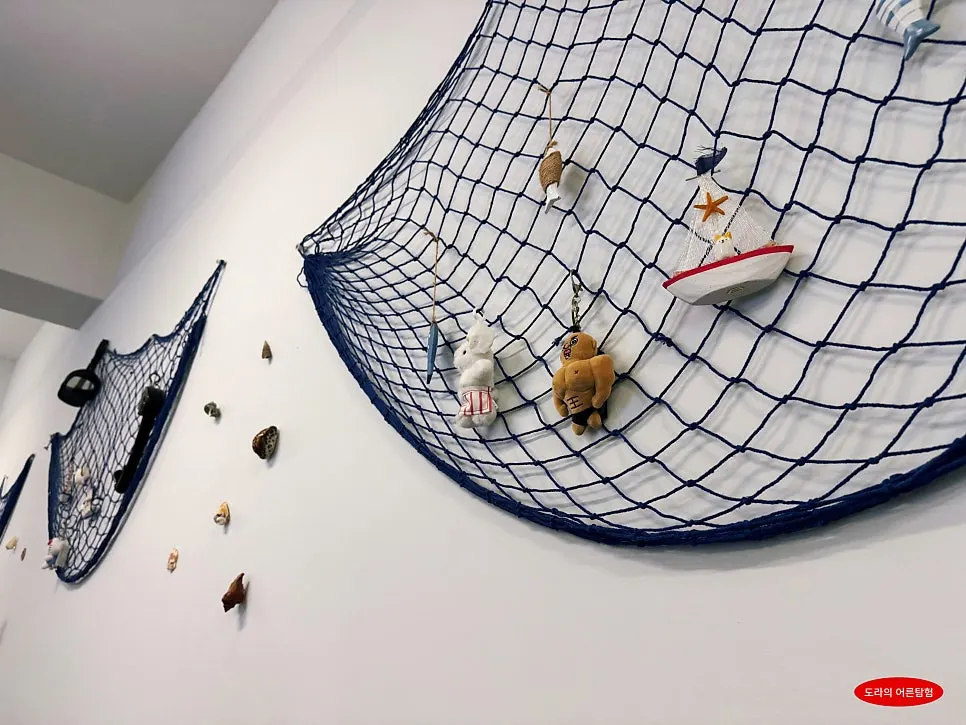 Interior decor at Rigo Susan featuring fishing net accents