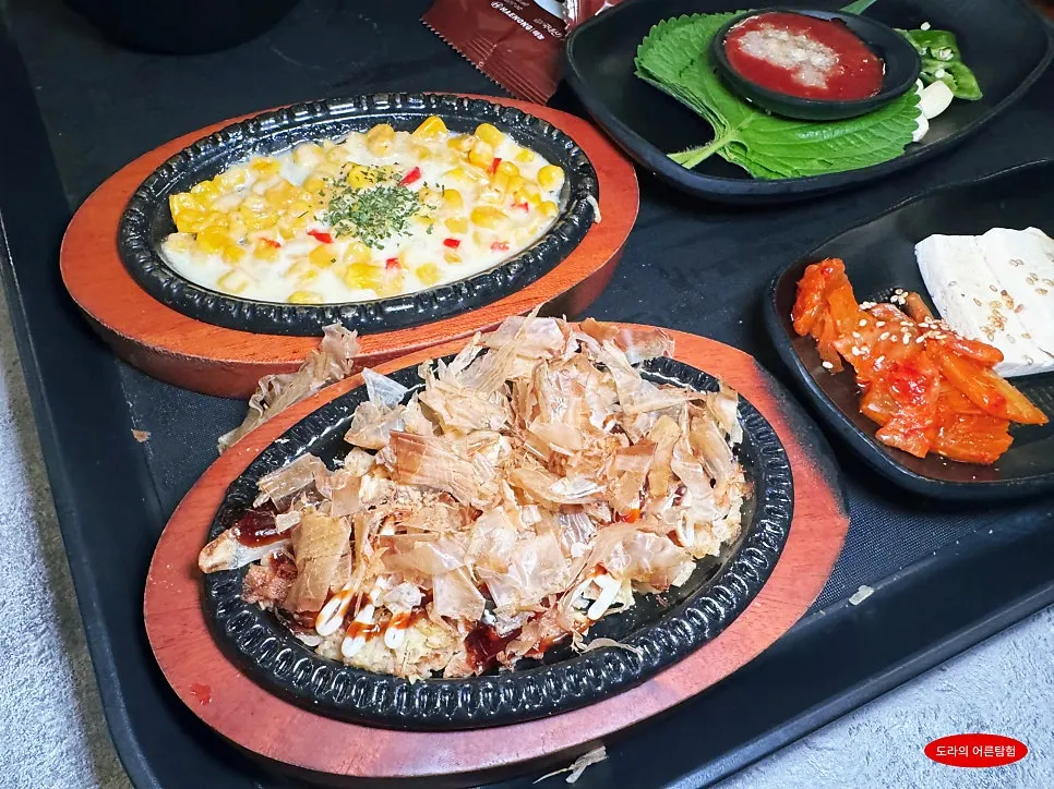Okonomiyaki topped with bonito flakes