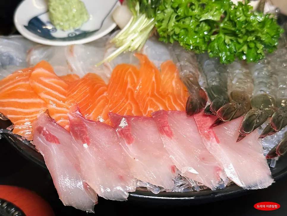 Assorted sashimi plate with flounder, salmon and young amberjack