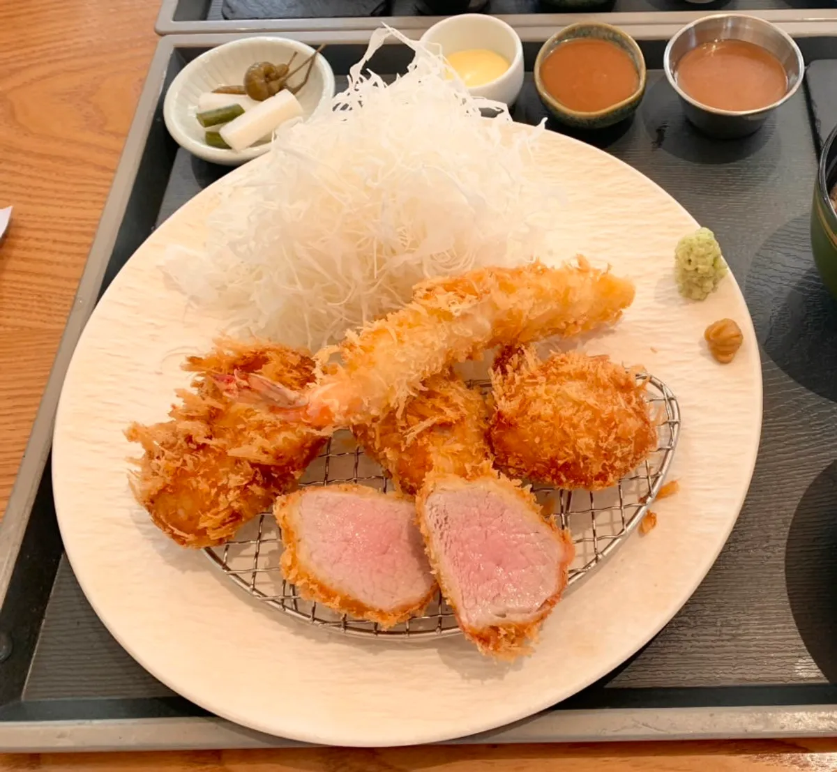 Signature photo of the tonkatsu set at Katsu Gimseondo