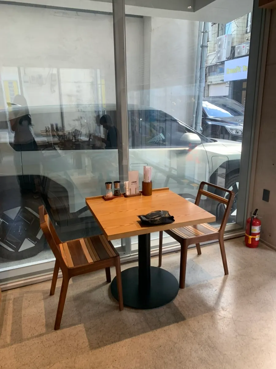 2-person and 4-person table seating at Katsu Gimseondo