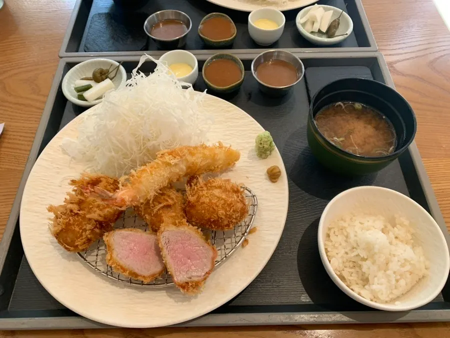 Fillet cutlet served as three whole pieces