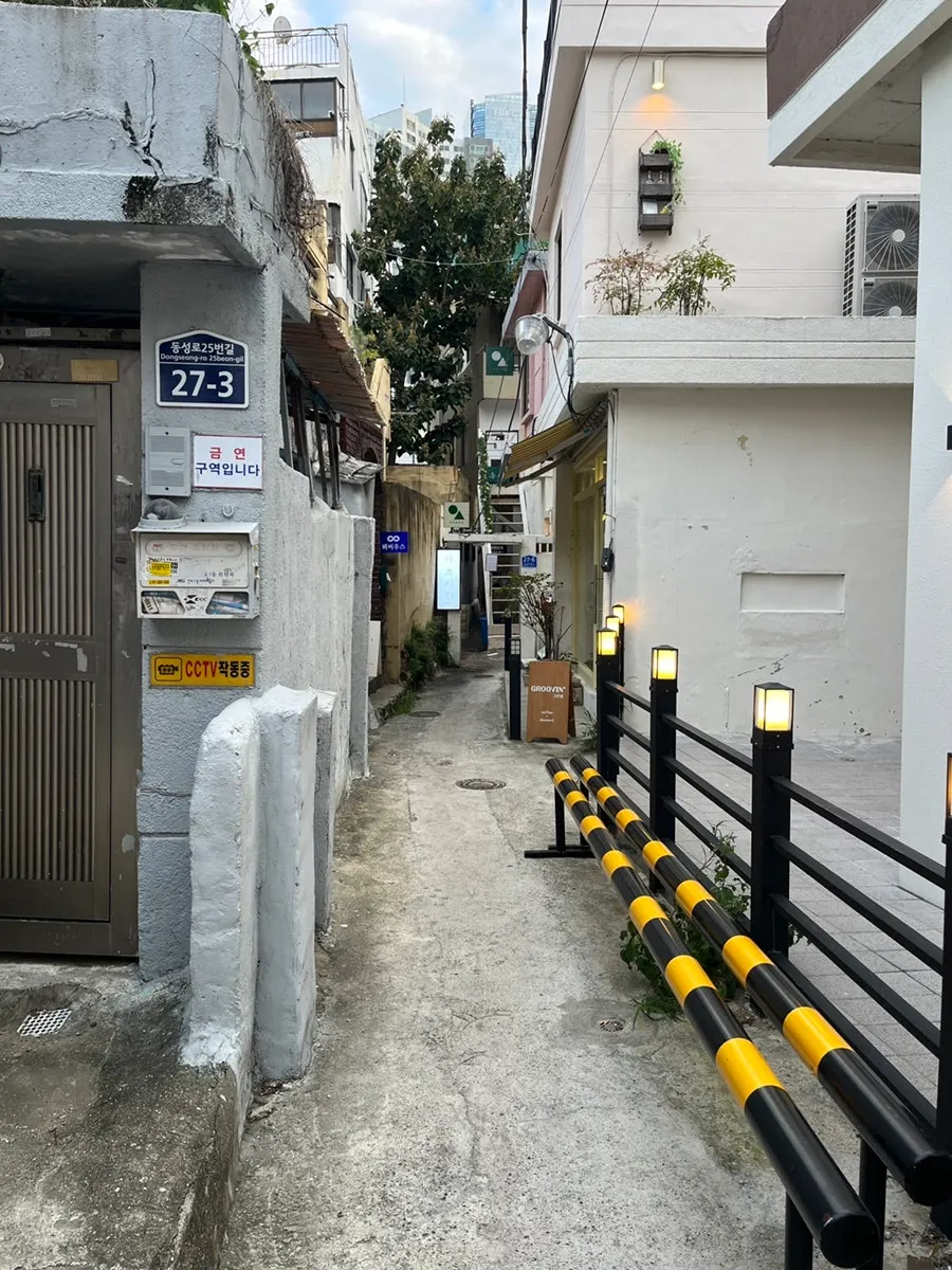 Entrance to the Jeonpo Katsu Kitchen alley