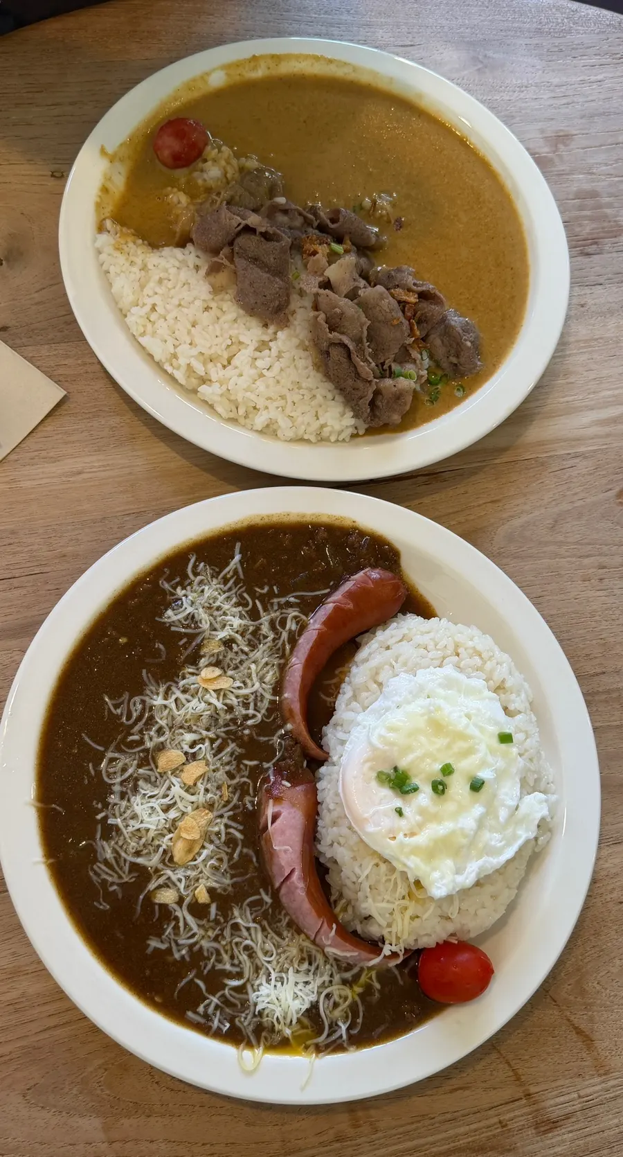 Eating two curries alternately during the meal