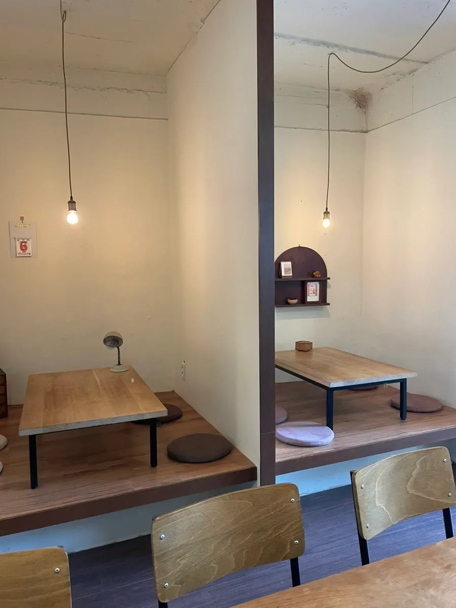 Sarugak20 interior seating area