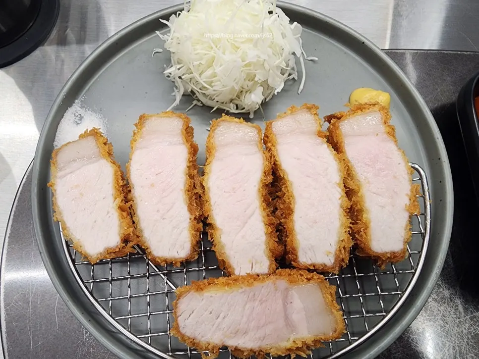 촉촉한 YBD로스카츠 단면