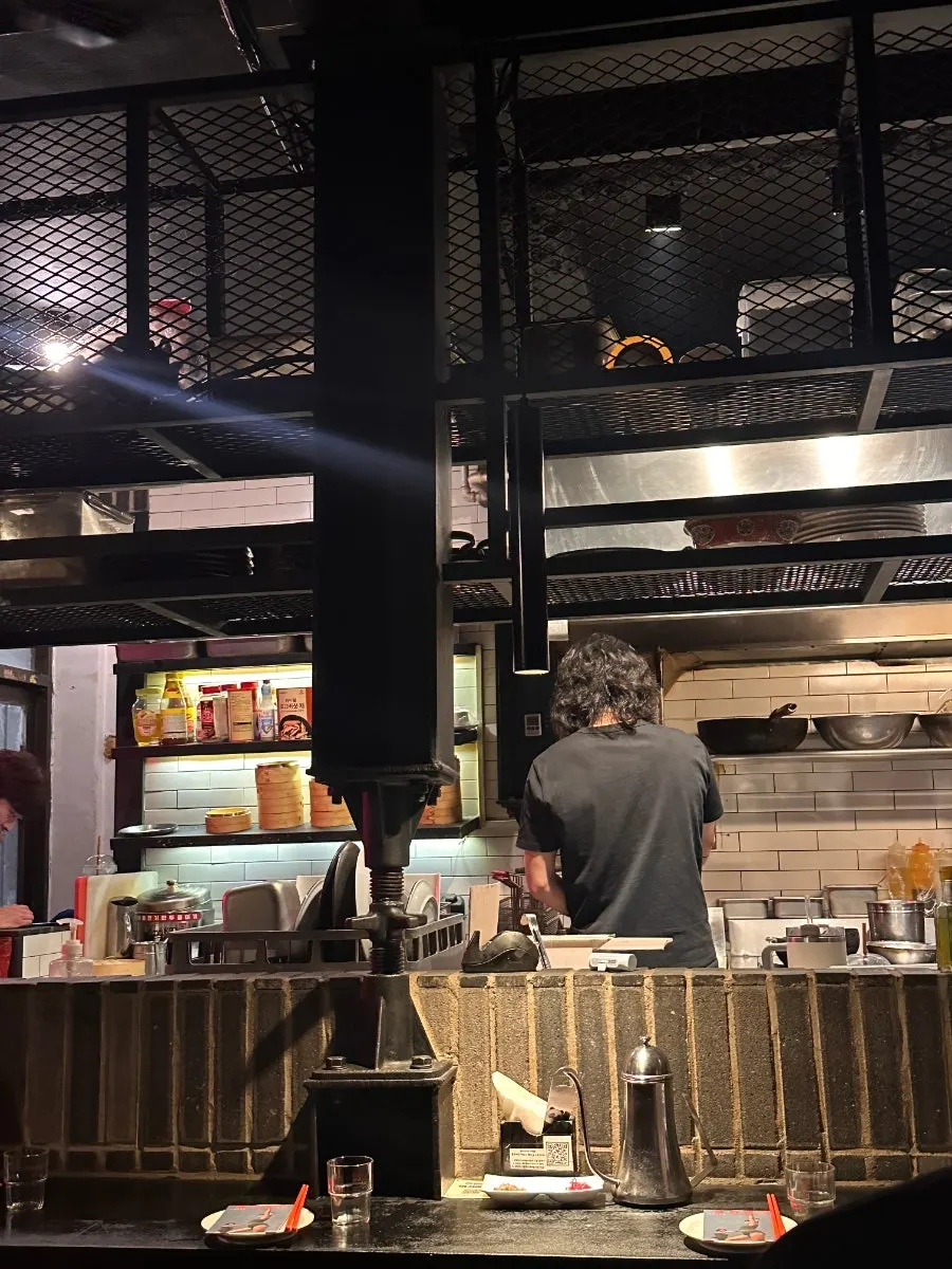 북경오리를 비운 미림양장 테이블