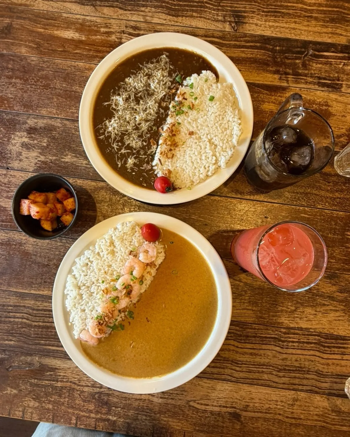 Curry meal with grapefruit juice