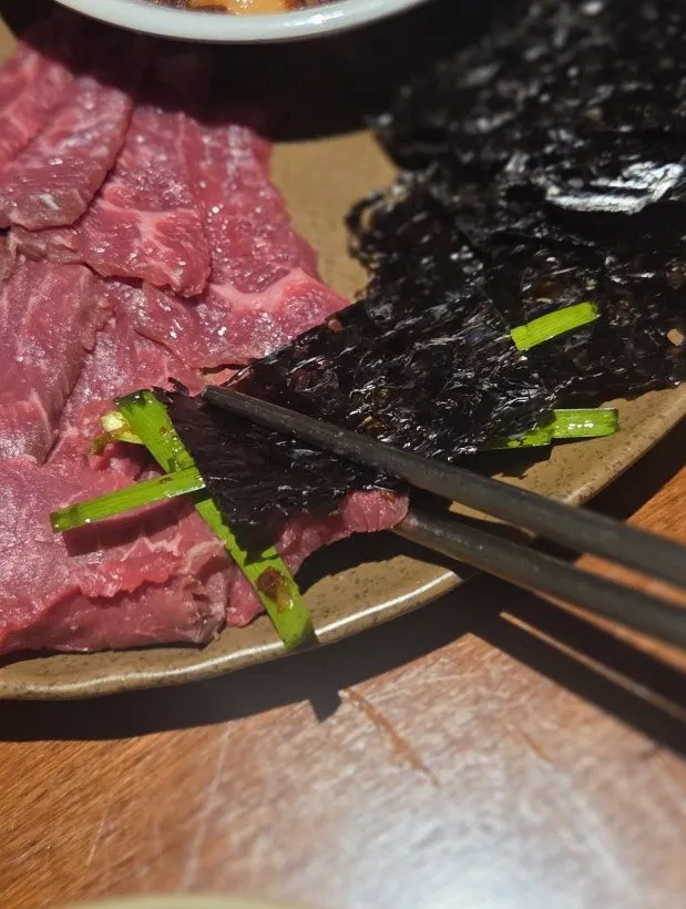 Mungtigi with dipping sauce and seasoned chives