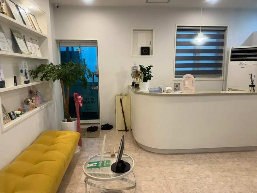 Interior of the 2nd floor Jsu Beauty Seomyeon Branch salon